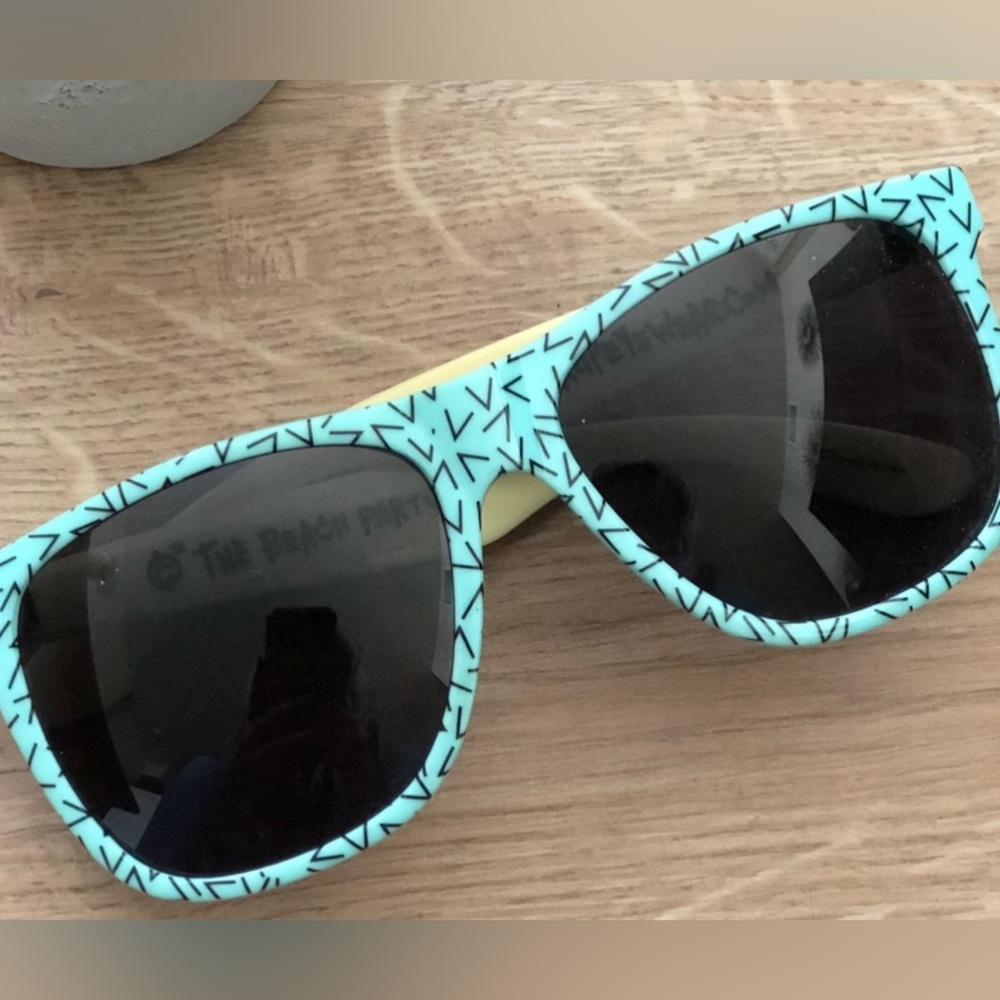 VINTAGE & AWESOME (CRAP EYEWEAR) SUNGLASSES.. #MUSTHAVE  🤩💚🧡💜💙 - Picture 3 of 9